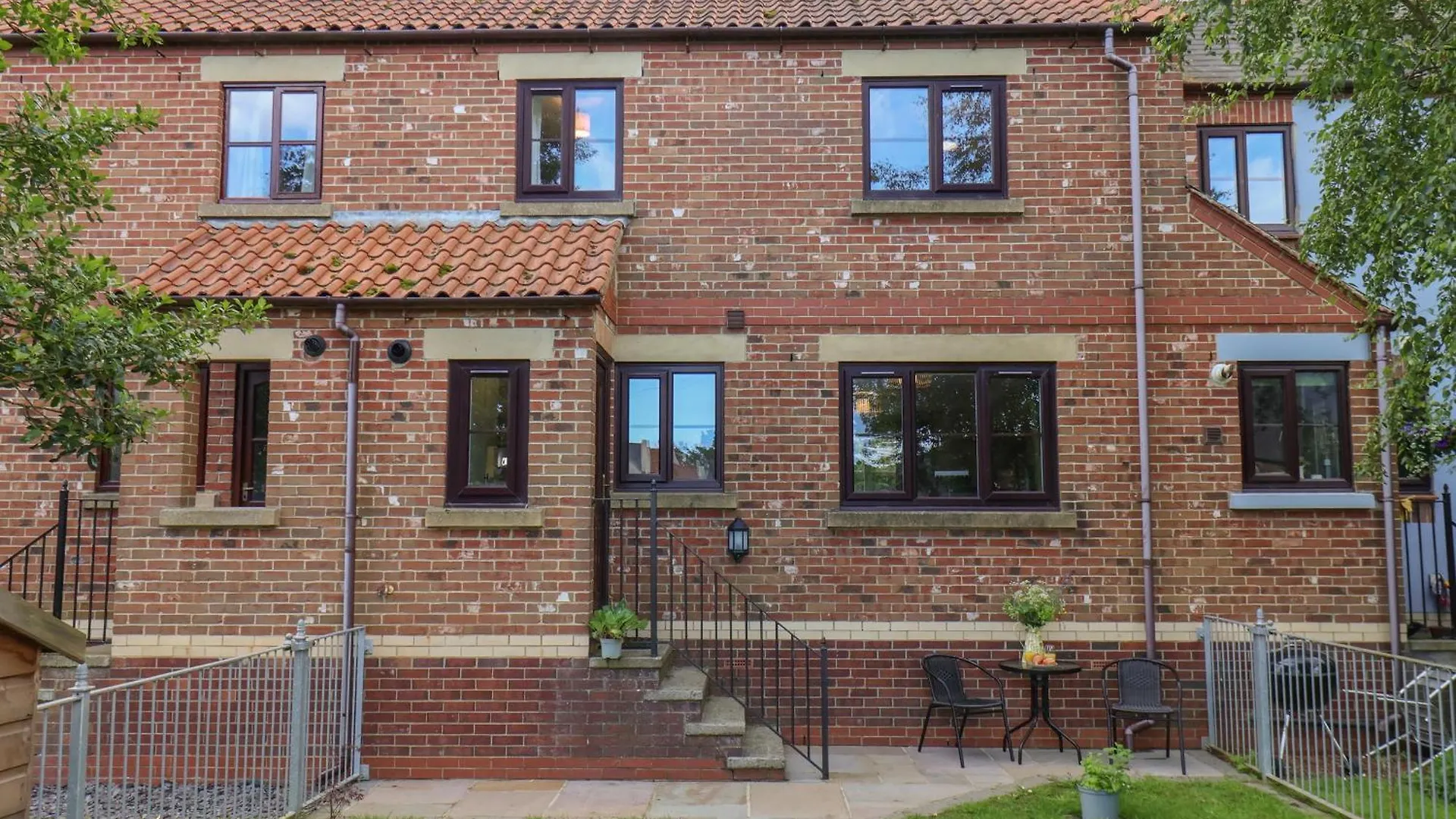 Esk Side Cottage Whitby 0*,